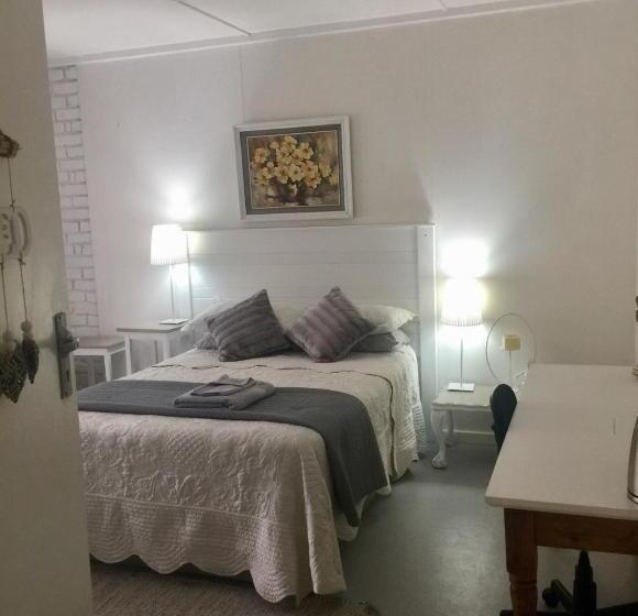 Номер Стандарт, White River B & B