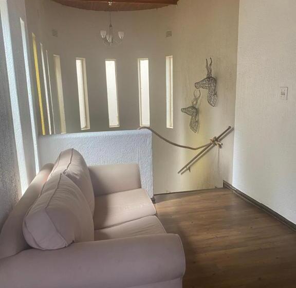 Номер Стандарт, White River B & B