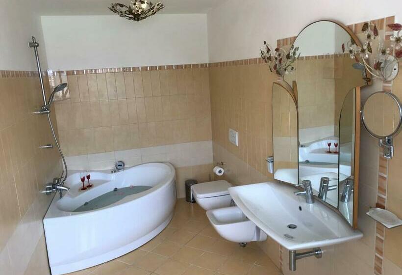 اتاق استاندارد با وان آب گرم, B&b Red Village