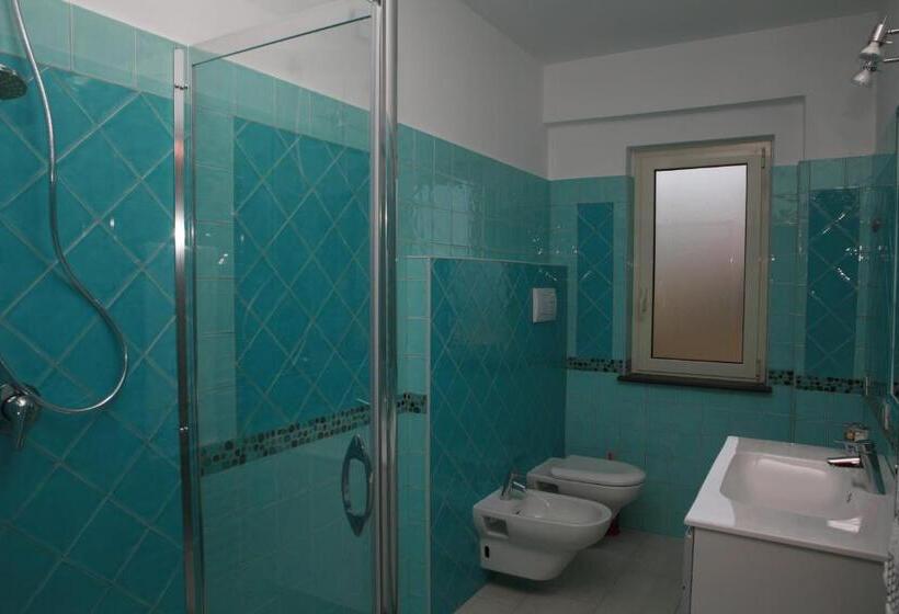 اتاق استاندارد با بالکن و چشم‌انداز دریا, B&b Torre Nave