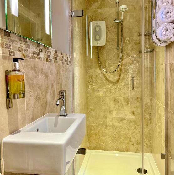 Deluxe Suite, The Mainstay Luxury Boutique Rooms With Private Parking