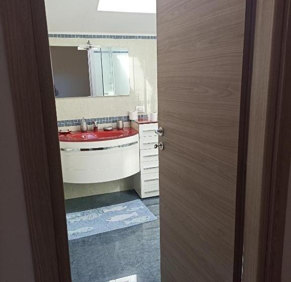 اتاق لوکس با چشم‌انداز دریا, Villa Patrizia
