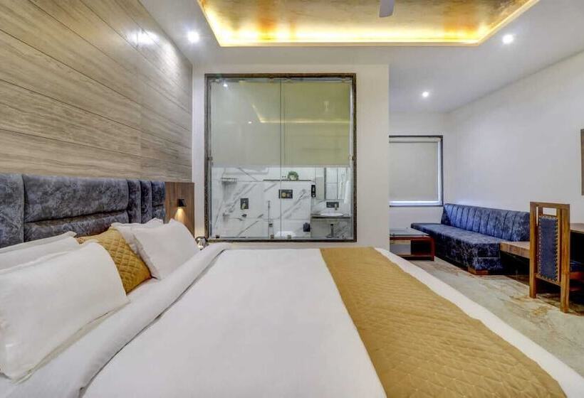高级大房间, Anand Villa