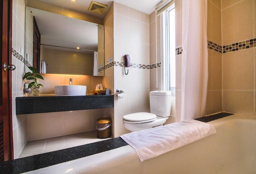 سوئیت با چشم‌انداز رودخانه, Mondial Hotel Hue