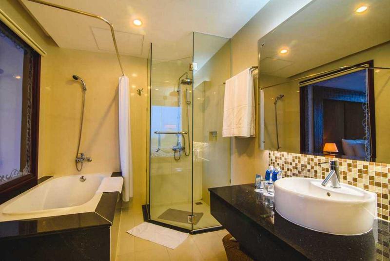 سوئیت با چشم‌انداز رودخانه, Mondial Hotel Hue