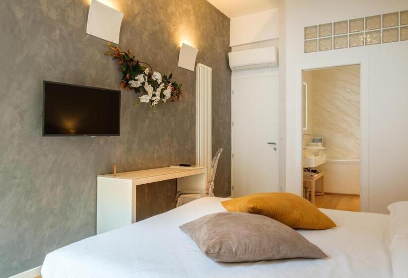 Полулюкс с Балконом, Tempobiancosuites