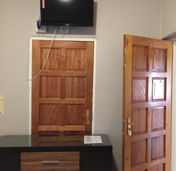 Quarto Basic, Tropical Paradise Guest House