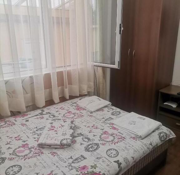 Номер Стандарт, Teodora House