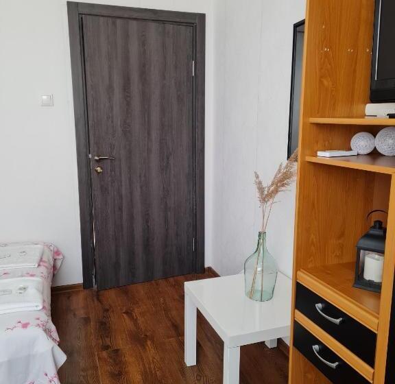 Номер Стандарт, Teodora House