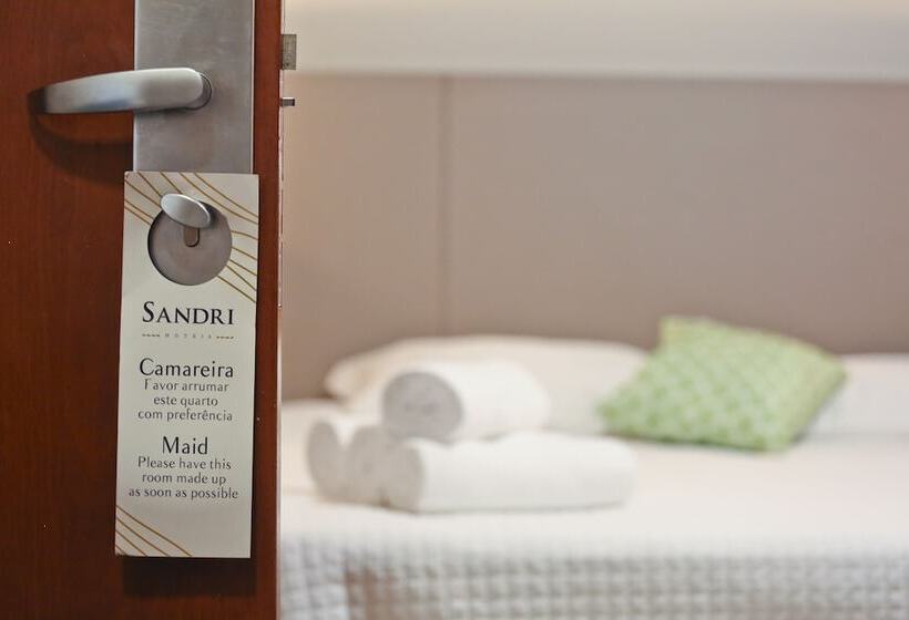 Четырехместный Номер Deluxe, Sandri City