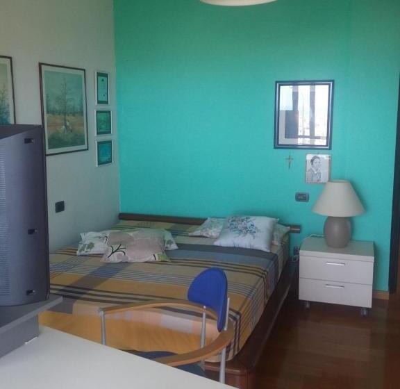 اتاق لوکس با بالکن و چشم‌انداز دریا, Villa Angela