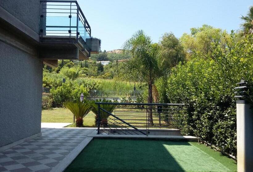 اتاق سوپریور با تخت بزرگ, Villa Angela