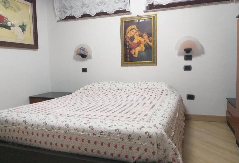 اتاق لوکس با تخت بزرگ, Villa Angela