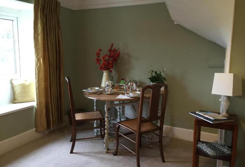 Полулюкс, Cliff Farmhouse B&b Suites