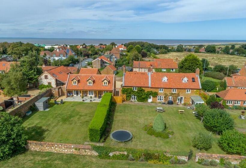 Полулюкс Вид на Сад, Cliff Farmhouse B&b Suites