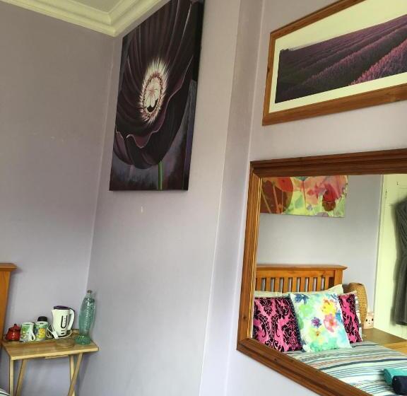 Номер Стандарт, 38 Whitehall Road