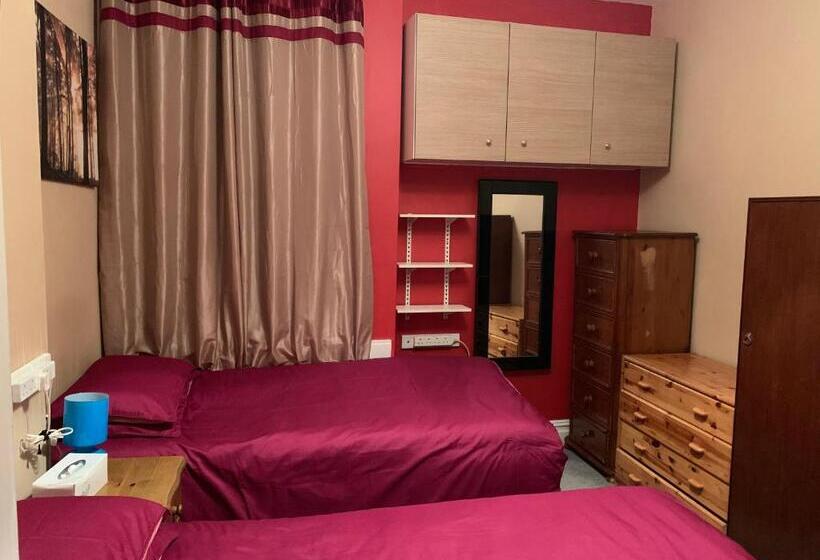 Номер Стандарт Вид на Сад, 38 Whitehall Road