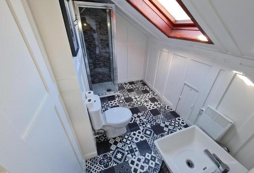 Номер Стандарт, Elmora House