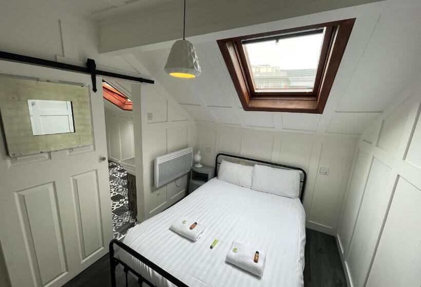 Номер Стандарт, Elmora House