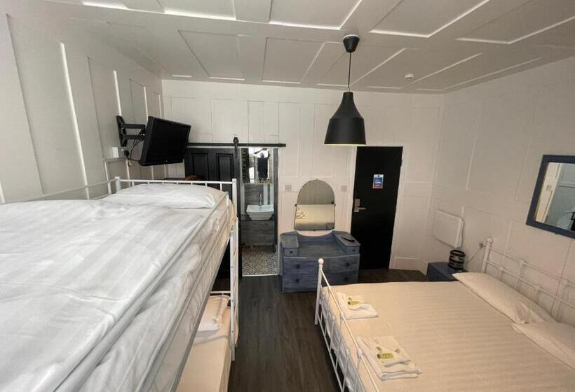 Семейный Номер, Elmora House