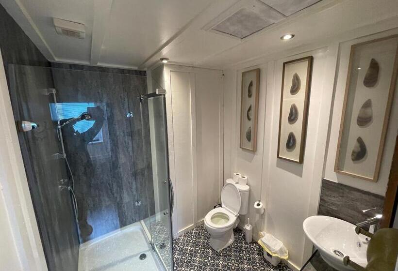Трехместный Номер Deluxe, Elmora House