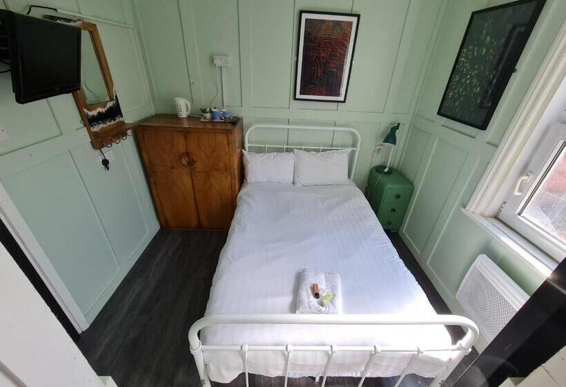 Номер Basic, Elmora House
