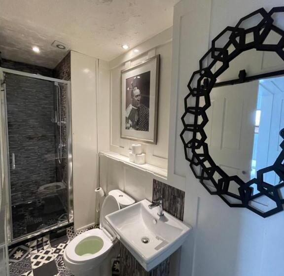 Номер Стандарт, Elmora House