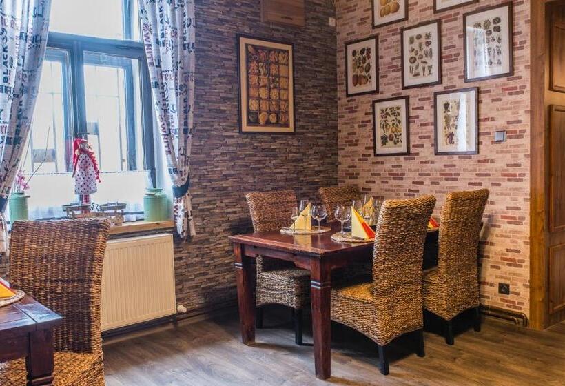 Апартаменты 2 Спальни, Restaurace Stará Lípa