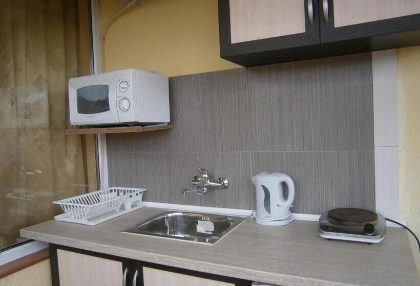 Трехместный Номер Стандарт с Балконом, Morska Zvezda Guest House