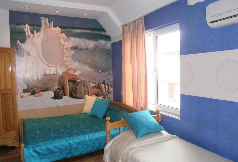 Трехместный Номер Стандарт с Балконом, Morska Zvezda Guest House