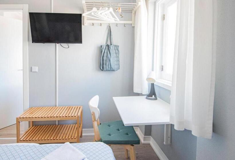 اتاق استاندارد با چشم‌انداز دریا, Blue Door Lagos