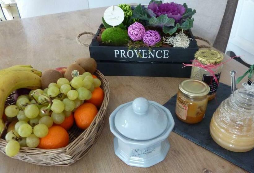 Номер Стандарт Вид на Бассейн, L Olivadou B&b