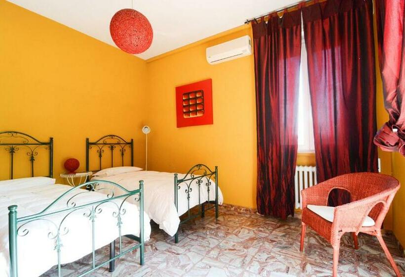 آپارتمان 3 خوابه, B&b Casa Fuori Casa 200 Mt Dal Casello Autostradale