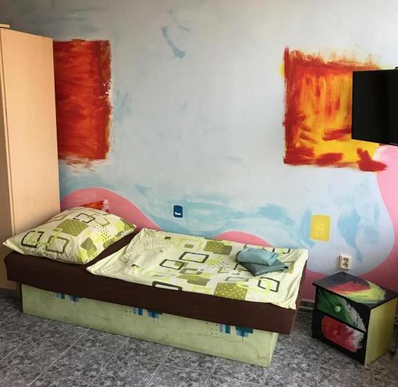 اتاق خانوادگی, Sebarozvoja   Pobytová Galeria Pre Sebarozvoj