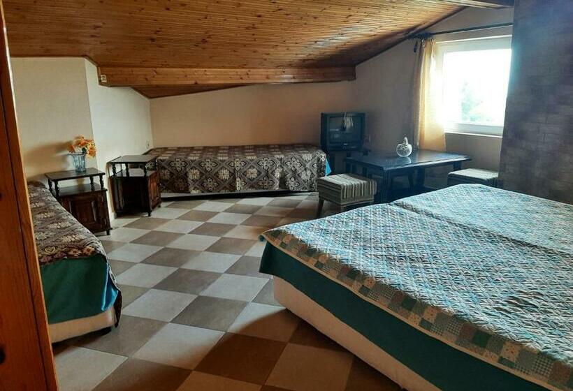 Четырехместный Номер Стандарт, Popov Guest House