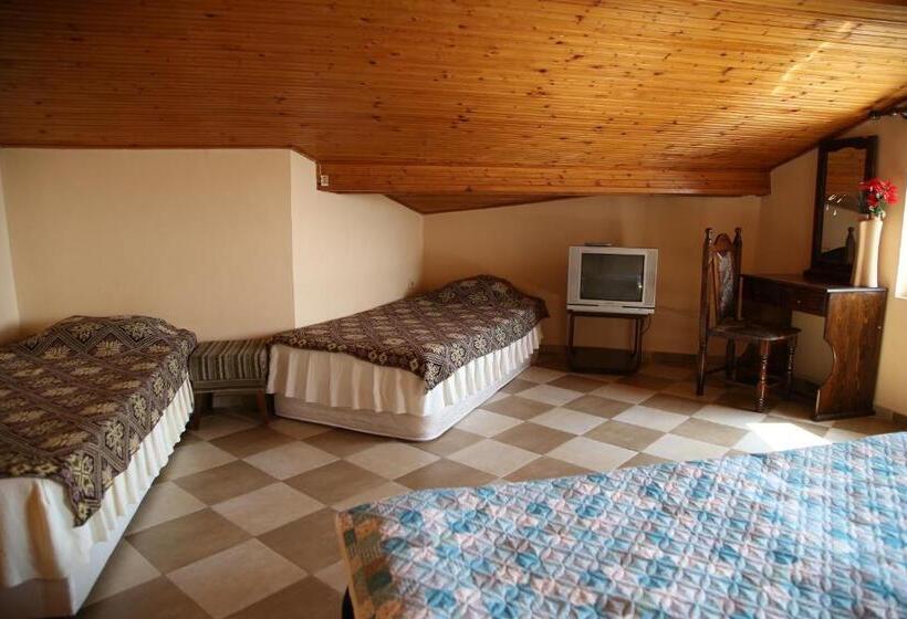 Четырехместный Номер Стандарт, Popov Guest House