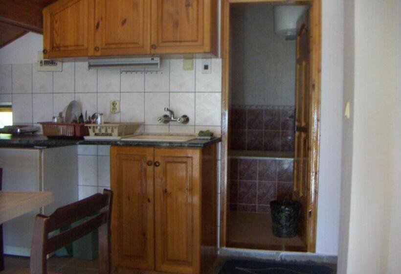 Четырехместный Номер Стандарт, Popov Guest House
