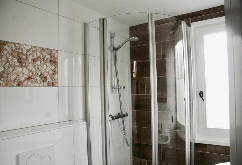 Дом 3 Спальни, Bed & Breakfast Zeeland
