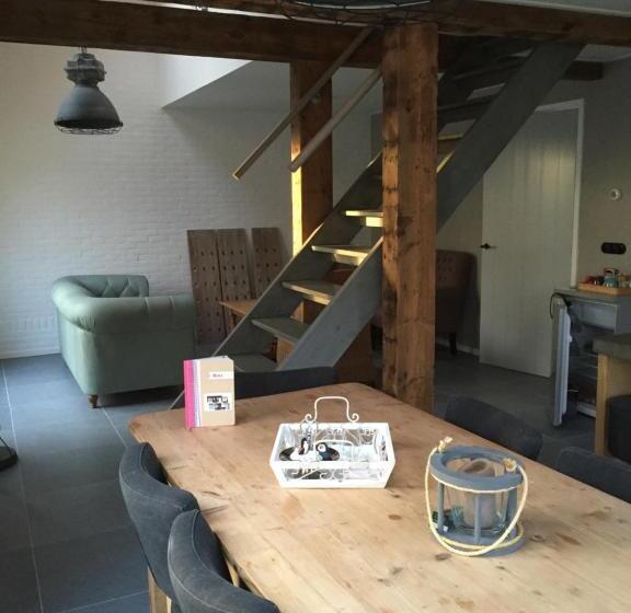 Дом 3 Спальни, Bed & Breakfast Zeeland