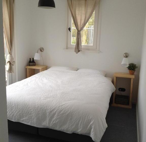 Дом 3 Спальни, Bed & Breakfast Zeeland