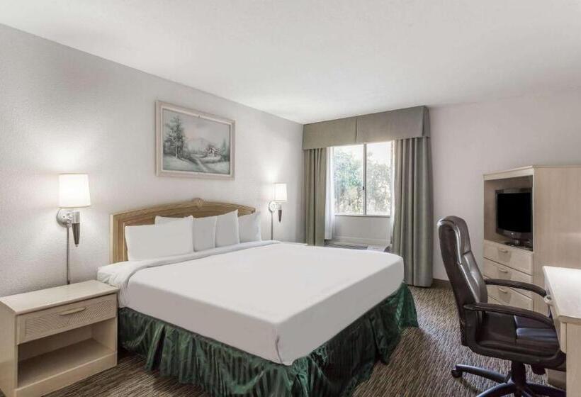 Стандартный Номер Кровать Кинг, Days Hotel By Wyndham Peoria Glendale Area
