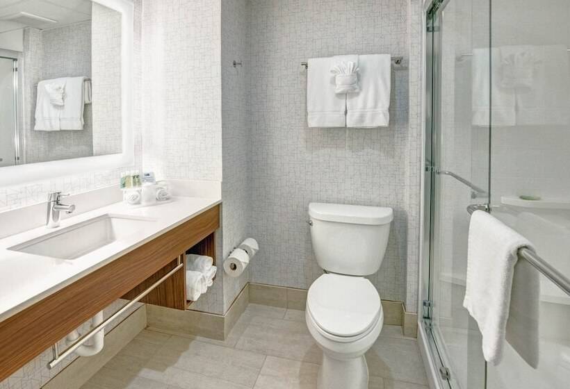 スイート, Holiday Inn Express Woodbridge, An Ihg