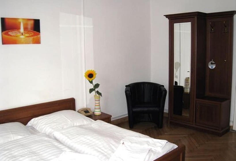 اتاق استاندارد سه نفره, Amelie Berlin West