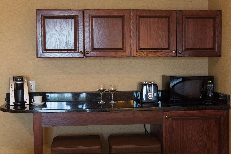 带大床的标准间, Best Western Plus Fredericton Hotel & Suites