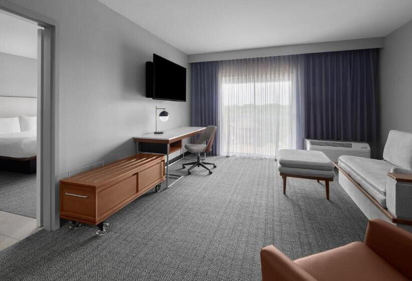 Люкс Кровать Кинг, Courtyard Tampa Oldsmar