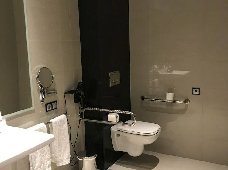 اتاق استاندارد برای معلولان, Dña Monse Hotel Spa & Golf
