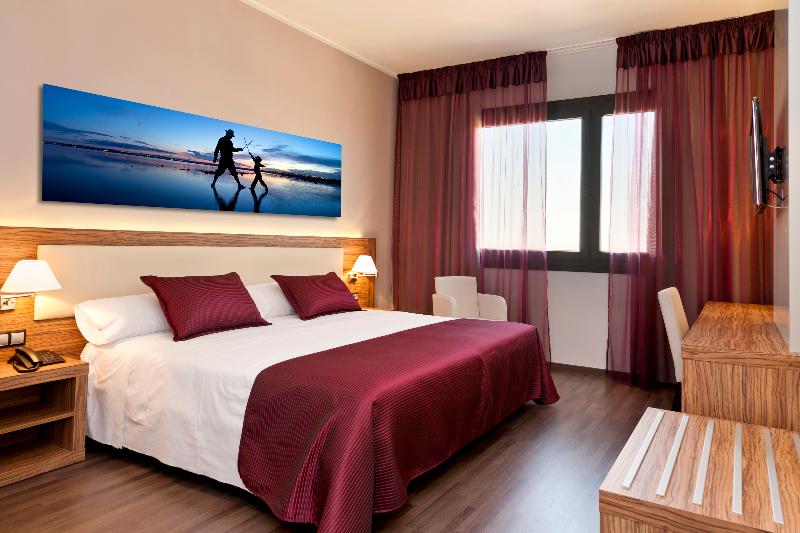 اتاق استاندارد با چشم‌انداز دریاچه, Dña Monse Hotel Spa & Golf