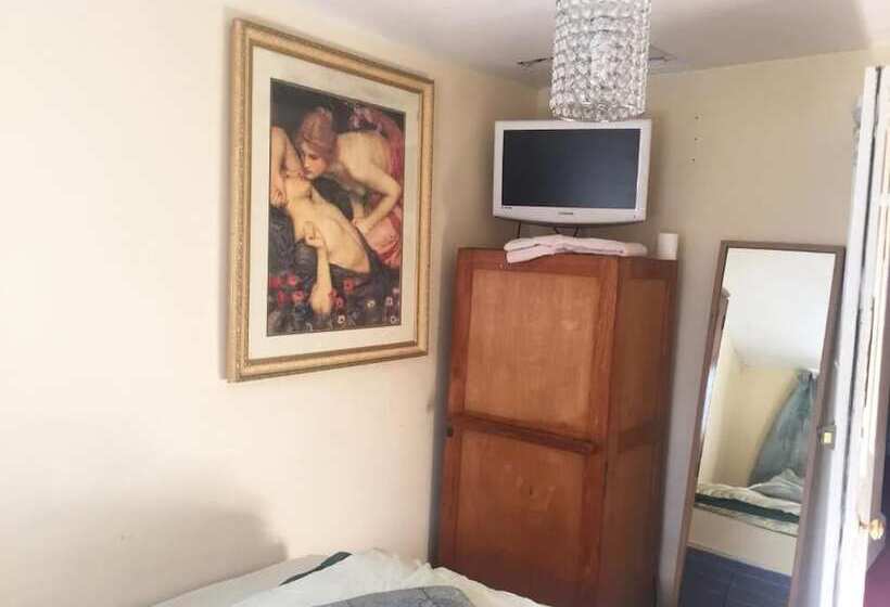 Номер Стандарт Совместная Ванная, Embassie Backpackers
