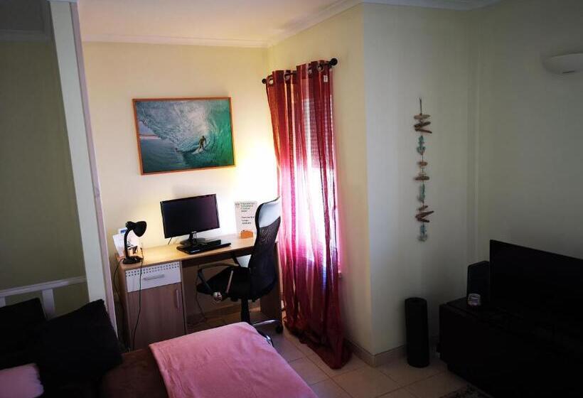 מיטה בחדר משותף, Peniche Surf Lodge 1
