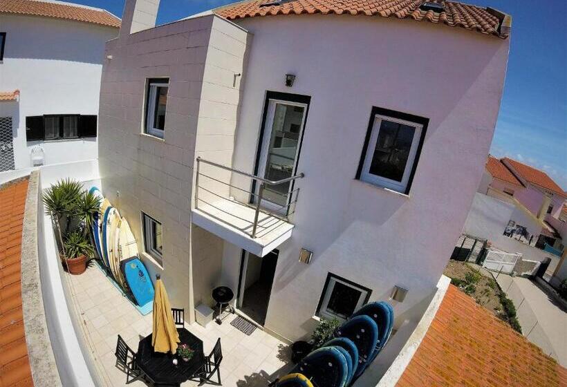 חדר משפחתי חדר אמבטיה משותף, Peniche Surf Lodge 1